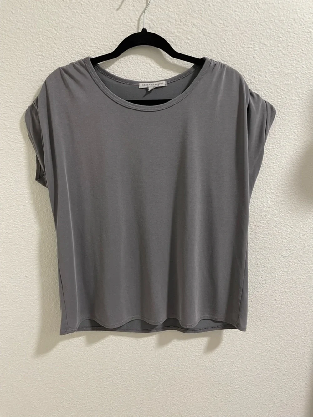 Green Envelope Women's Short Sleeve Relaxed Crewneck Top - Gray